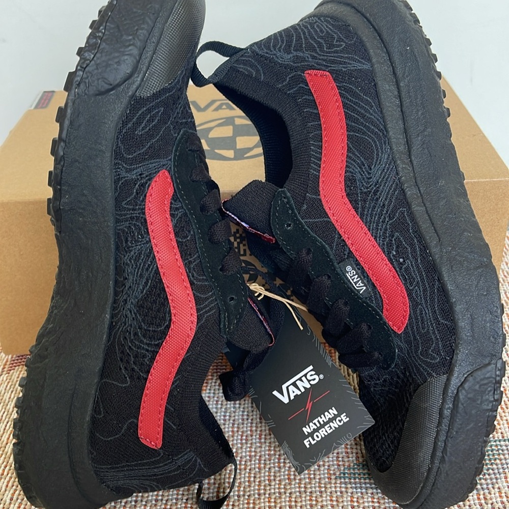 Vans Women’s Ultrarange Vr3 Nathan Florence Black/Red
VN0A4BXB458
SNEAKERS - Picture 12 of 16